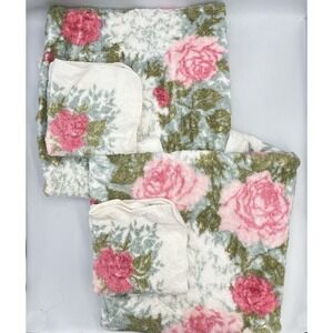 2 Vintage Fieldcrest Royal Velvet bath towels & Wash Cloths Roses 70s
